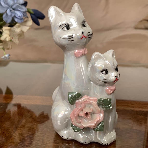 White Cats Bow Tie Pink Rose Flower Decoration Ceramic Cat Figurine Vintage MCM - Picture 2 of 10